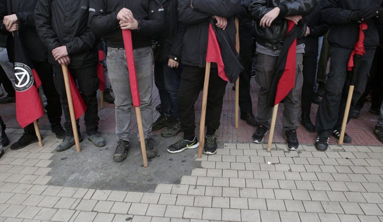 Εξάρχεια: Ένταση μετά την αντιφασιστική συγκέντρωση στα Προπύλαια