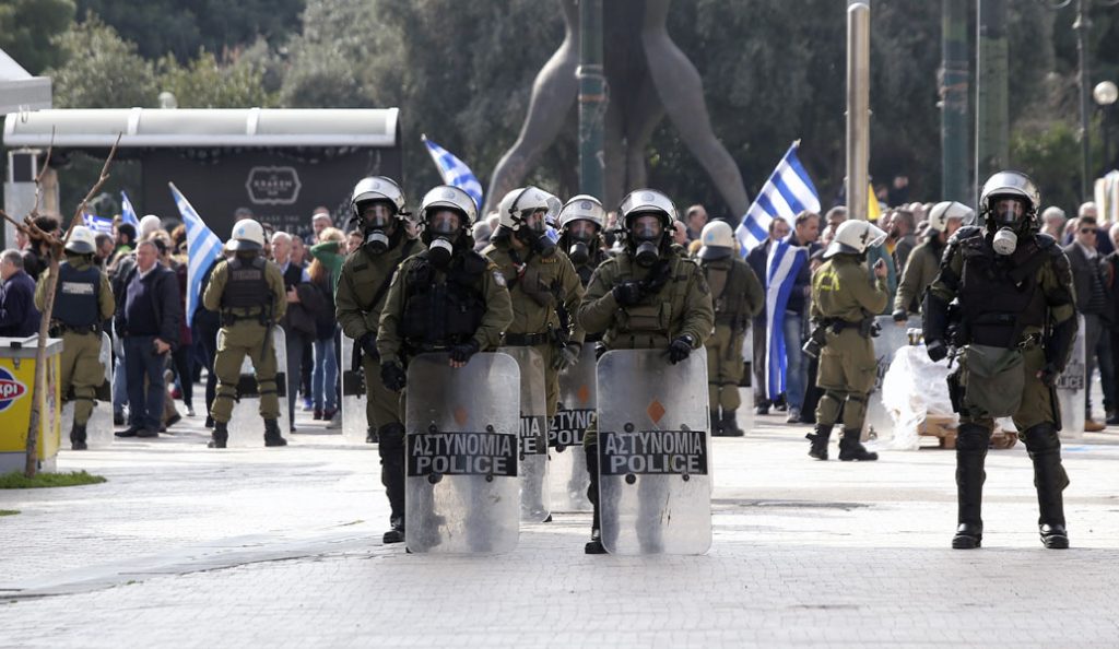 Επεισόδια στο κέντρο: Αντιεξουσιαστές χτύπησαν μοτοσικλετιστή