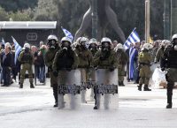 Επεισόδια στο κέντρο: Αντιεξουσιαστές χτύπησαν μοτοσικλετιστή