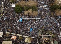 Συλλαλητήριο για τη Μακεδονία: Πλάνα από τη συγκέντρωση στην πλατεία Συντάγματος (vid)