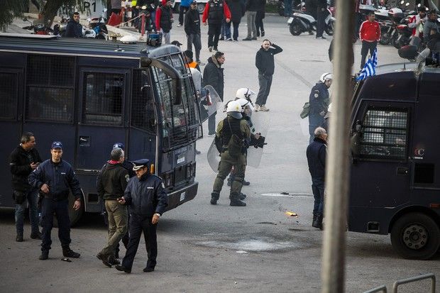 Φωτογραφίες από τα επεισόδια στο ”Γ. Καραϊσκάκης” (pics)