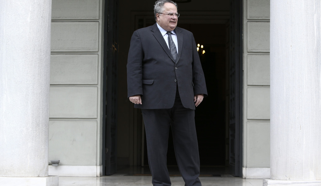 Νίκος Κοτζιάς: Ενημερώνει τους πολιτικούς αρχηγούς για το Σκοπιανό