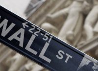 Νευρικότητα στη Wall Street: Απώλειες άνω του 2% για τον Dow Jones
