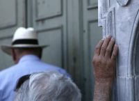 Παράνομες οι περικοπές στις συντάξεις το 2012 – Πώς μπορούν να διεκδικήσουν πίσω τα δώρα οι συνταξιούχοι