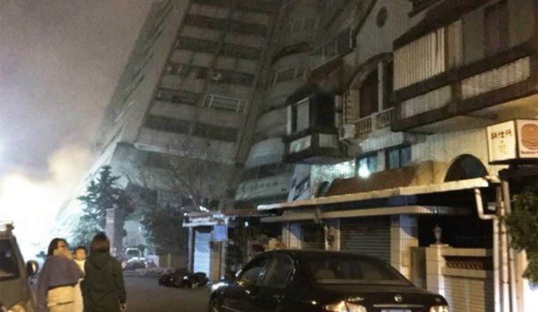 Ταϊβάν: Φονικός σεισμός 6,4 Ρίχτερ – Κατέρρευσε ξενοδοχείο, τουλάχιστον 2 νεκροί (pics)