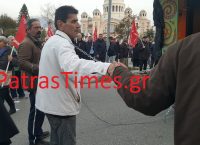 Πάτρα: Διαδηλωτές αλυσοδέθηκαν για να «υποδεχτούν» τον Αλέξη Τσίπρα (pics & vid)