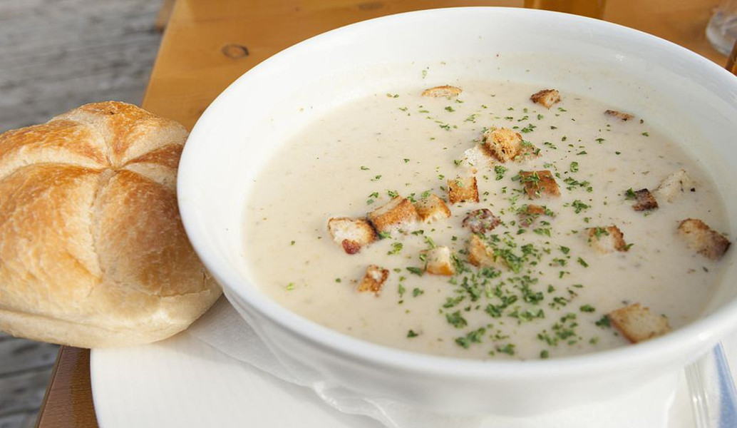 Κοτόσουπα της μαμάς με τραχανά αβγολέμονο