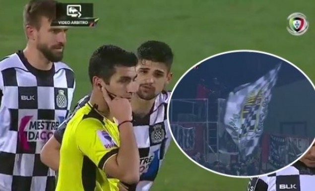 Φοβερό σκηνικό: Μια σημαία κάλυψε το replay του VAR! (vid)