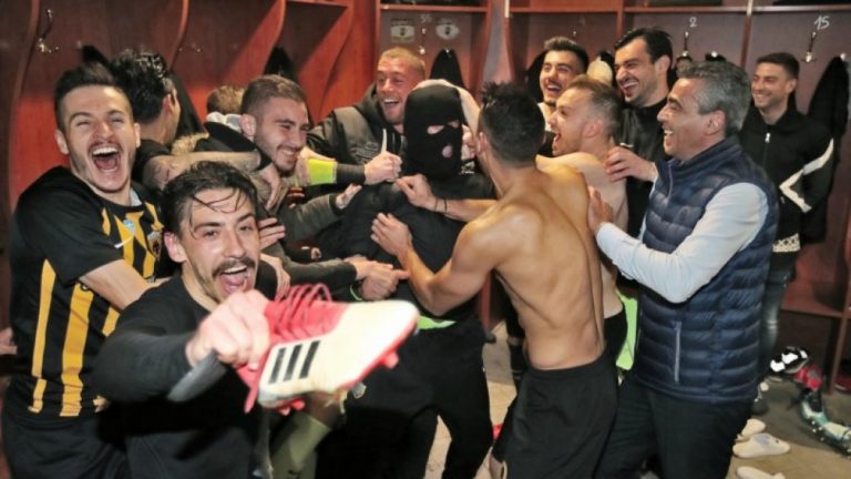 Ξέφρενοι πανηγυρισμοί στα αποδυτήρια της ΑΕΚ