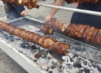 Τσικνοπέμπτη στην Πάτρα: Απέραντη ψησταριά η πόλη (vid)