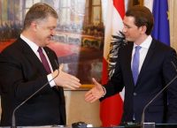 Ουκρανία-Αυστρία: Τη δυνατότητα αποστολής κυανόκρανων συζήτησαν Ποροσένκο – Κουρτς