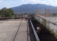 Μεσολόγγι: Επικίνδυνη “παγίδα” το προαύλιο δημοτικού σχολείου (pics)