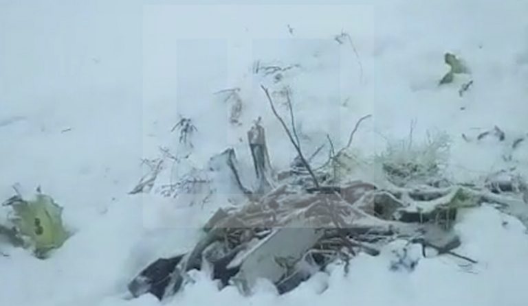 Μόσχα: Συντριβή αεροσκάφους με 71 νεκρούς – Βρέθηκε το “μαύρο” κουτί (pics & vid)