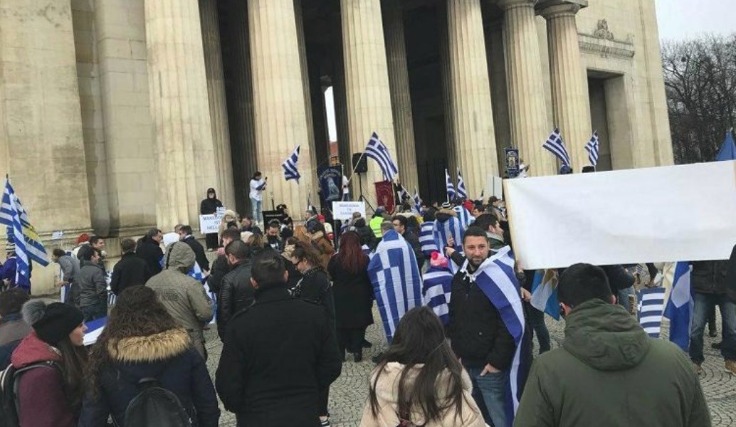 Γερμανία: Στους δρόμους δεκάδες Ελληνες για την Μακεδονία (pic & vid)