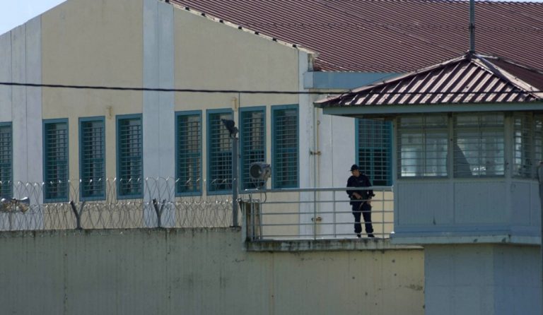 Νεκρός κρατούμενος στην Αστυνομική Διεύθυνση Τρικάλων