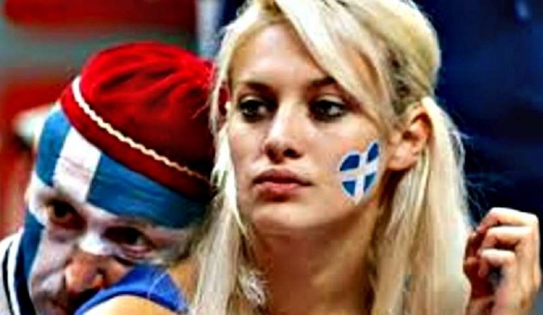 Νάντια: Η ξανθιά φαντασίωση της Εθνικής μας στην πιο καυτή της φωτογράφιση (pics)