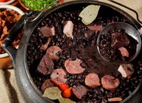 Feijoada, μία νότα από Βραζιλία στο πιάτο μας