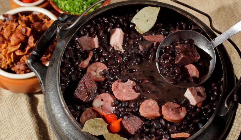 Feijoada, μία νότα από Βραζιλία στο πιάτο μας