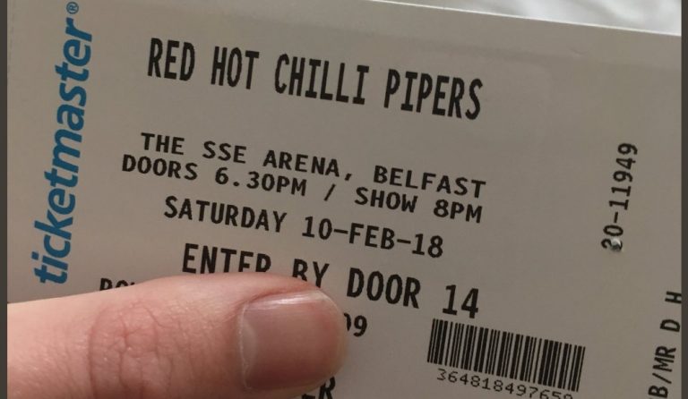Πίστευε πως θα δει τους Red Hot Chili Peppers, αλλά… (pics)