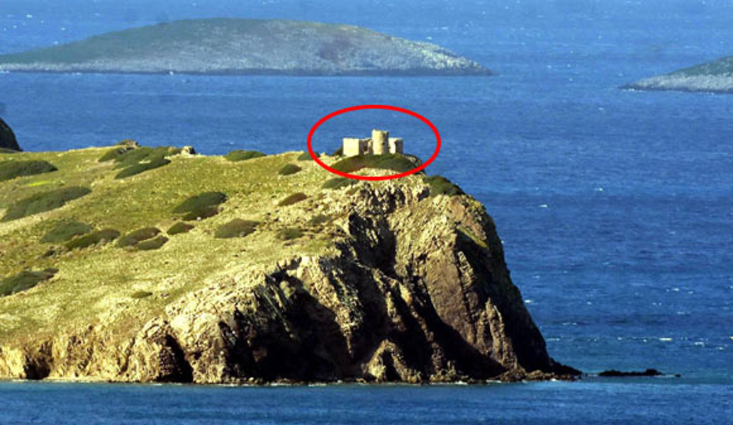 Ίμια: Στη νησίδα Τσαβούς χτίζουν φυλάκιο οι Τούρκοι