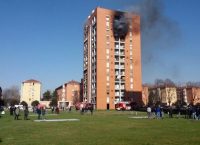 Iταλία: Φωτιά στον δέκατο όροφο πολυκατοικίας στο Μιλάνο με 7 τραυματίες (pic)