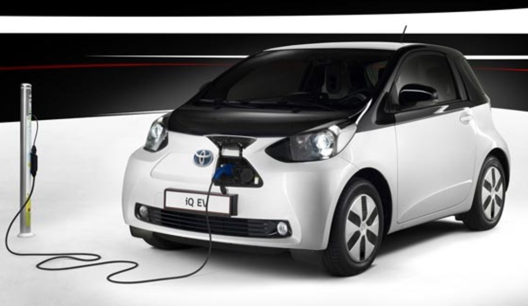Toyota: Στροφή στα ηλεκτρικά, αντί για υβριδικά;