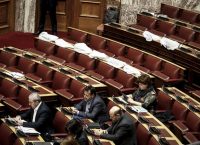 Βουλή: Επίδομα ανεργίας σε όσους έμειναν άνεργοι από τις πυρκαγιές