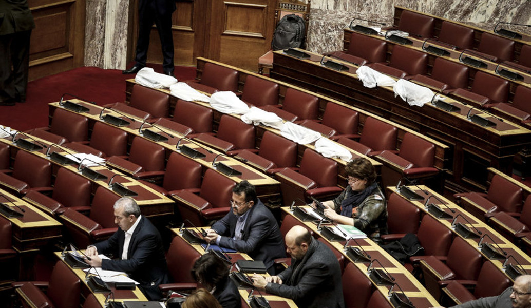 Βουλή: Επίδομα ανεργίας σε όσους έμειναν άνεργοι από τις πυρκαγιές