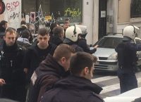 (UPD) Βίντεο από την συμπλοκή με τους Ουκρανούς στο Κολωνάκι -Ελεύθεροι οι προσαχθέντες