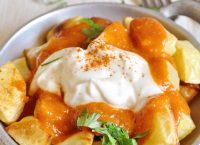 Patatas bravas: Τηγανητές πατάτες με άρωμα Ισπανίας