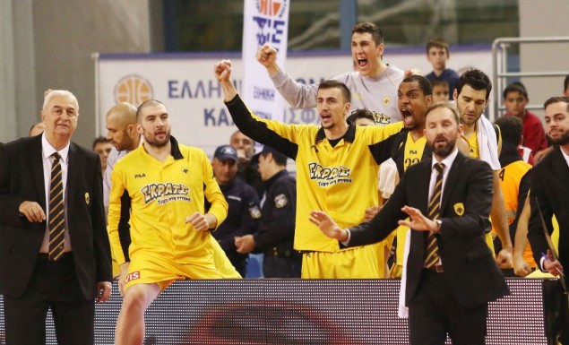 ”Πάρτι” στο παρκέ από την ΑΕΚ! (vid)