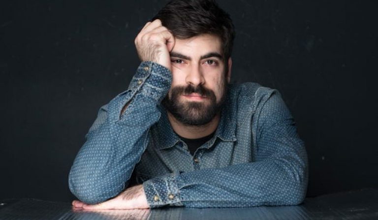 Μανώλης Κλωνάρης στο www.pagenews.gr: «Μπορείς να μην υποκύψεις στην αδράνεια όταν είσαι βουτηγμένος στη ζωή»