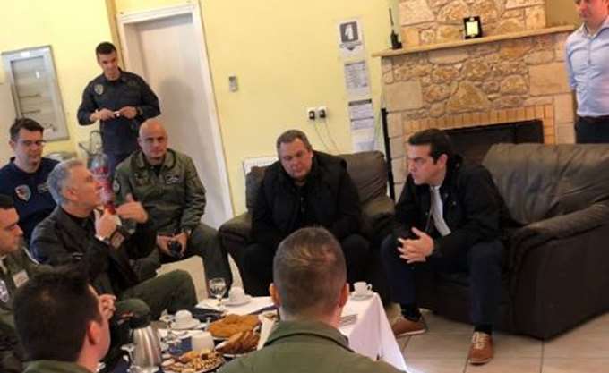 Στην 135 Σμηναρχία Μάχης της ΠΑ στη Σκύρο ο Αλέξης Τσίπρας και ο Πάνος Καμμένος