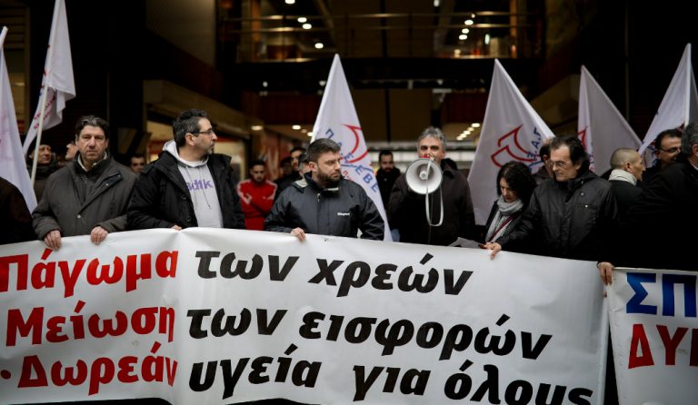 Πλειστηριασμοί: Συγκέντρωση διαμαρτυρίας έξω από εφορία στη Θεσσαλονίκη (pics &vids)