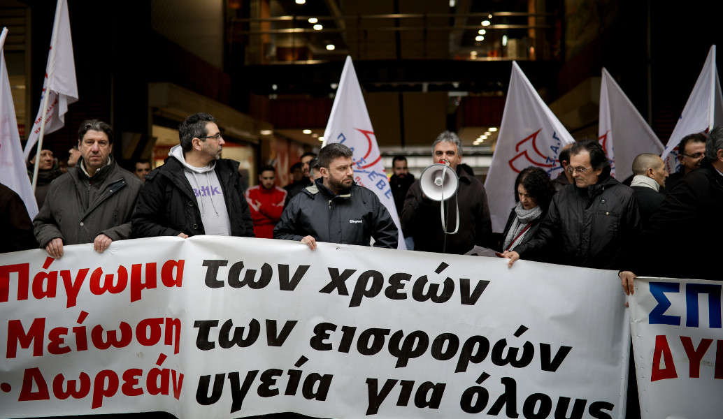 Πλειστηριασμοί: Συγκέντρωση διαμαρτυρίας έξω από εφορία στη Θεσσαλονίκη (pics &vids)