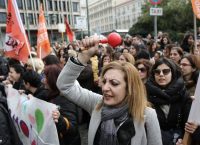 (UPD) Έξω από τη Βουλή οι εργαζόμενοι των παιδικών σταθμών – Κλειστή η Βασ. Σοφίας(pics)