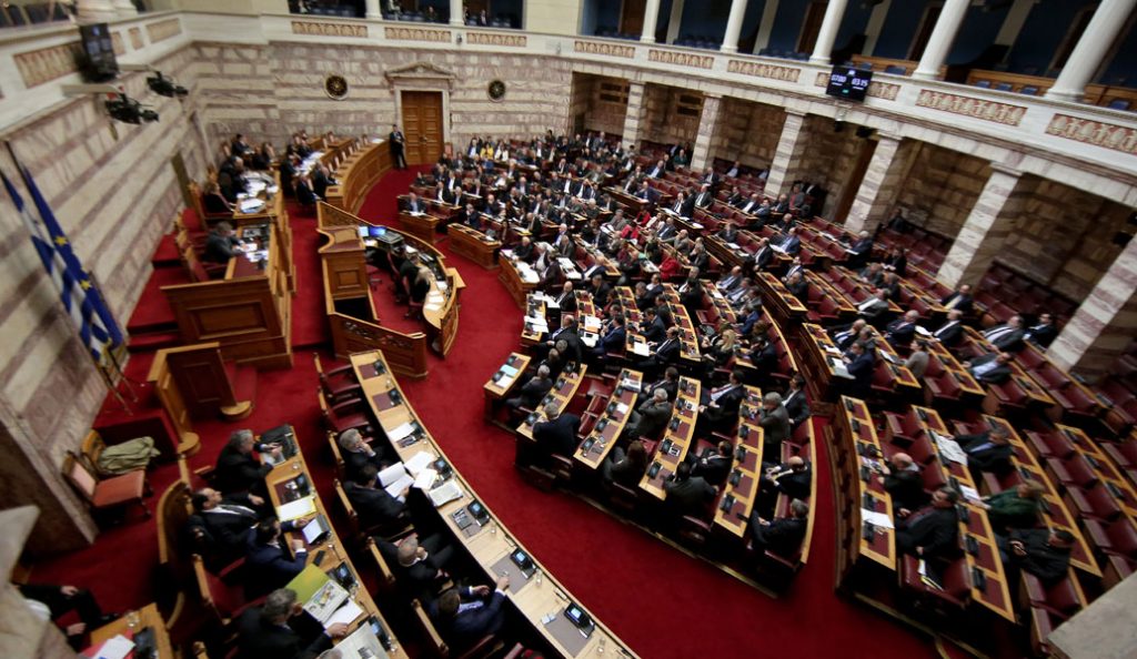 Βαριές κουβέντες στην Βουλή για εγκληματικότητα, Εξάρχεια, Ρουβίκωνα