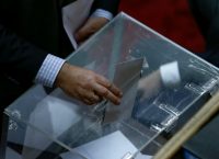 Υπόθεση Novartis: Οι κόντρες, τα “γαλλικά” και το θερμό επεισόδιο στο εντευκτήριο της Βουλής