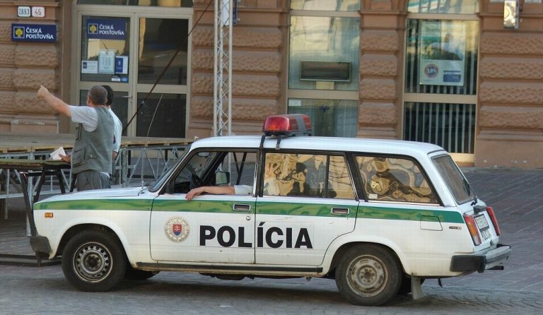 Σλοβακία: Αυτοκίνητο έπεσε πάνω σε παιδιά