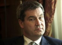 Γερμανία: Εμπλέκουν σε σκάνδαλο 2,5 δισεακτομμυρίων τον ΥΠΟΙΚ της Βαυαρίας