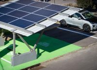 Ηλεκτροκίνητα αυτοκίνητα: Στην Τήλο ο πρώτος ηλιακός σταθμός φόρτισης (vid)