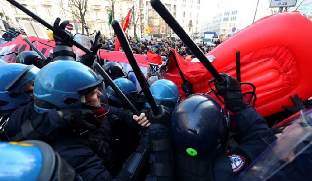 Μιλάνο: Συγκρούσεις της αστυνομίας με ακροαριστερούς διαδηλωτές