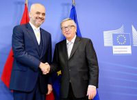Ζαν Κλοντ Γιούνκερ προς Έντι Ράμα: Λύστε τα προβλήματα με την Ελλάδα