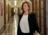 Ράνια Αντωνοπούλου: Να κριθώ για το έργο μου – Eπιστρέφω τα χρήματα