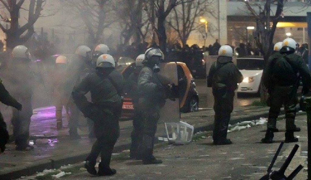 Ένωση Αστυνομικών Θεσσαλονίκης: “Περαστικά στους συναδέλφους που τραυματίστηκαν στην Τούμπα”