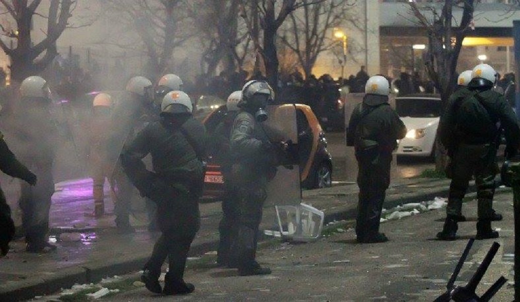 Ένωση Αστυνομικών Θεσσαλονίκης: “Περαστικά στους συναδέλφους που τραυματίστηκαν στην Τούμπα”