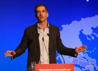 Περιφέρεια Στ. Ελλάδας: Ενίσχυση οικογενειών με νεογέννητα τέκνα μέσω της δράσης «φροντίΖΩ»