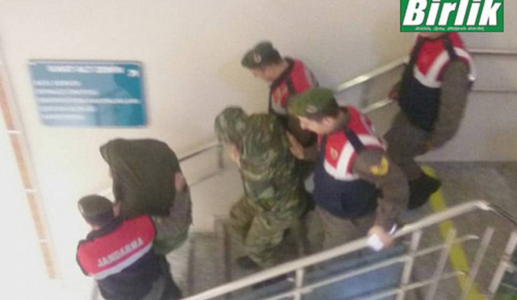 Σε άσχημη ψυχολογική κατάσταση οι γονείς των δυο Ελλήνων στρατιωτικών – Τους επισκέφθηκαν στη φυλακή