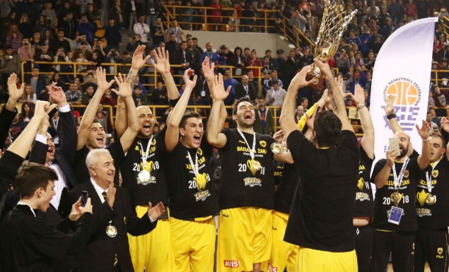 ΑΕΚ: Στην οροφή του ΟΑΚΑ το Κύπελλο (pic)