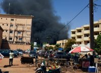 Οργάνωση που συνδέεται με την αλ Κάιντα πίσω από τις επιθέσεις στην πρωτεύουσα της Μπουρκίνα Φάσο